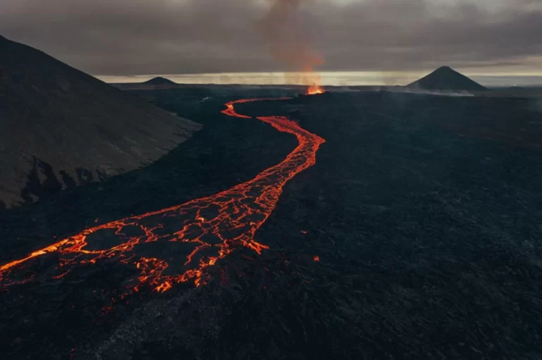 Islândia ordena evacuação de locais próximos a vulcão que voltou à ativa em 2021 após 800 anos