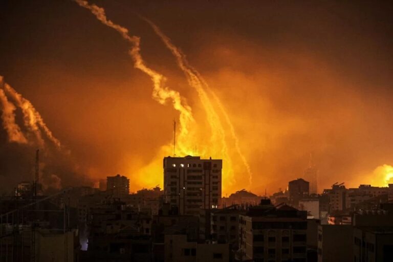 VÍDEO: Mais de 200 morrem em bombardeios noturnos de Israel, diz ministério palestino
