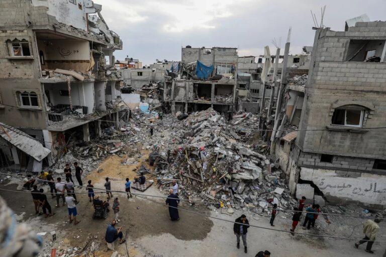 Israel faz pausa humanitária e oferece ajuda para palestinos impedidos de deixar a guerra