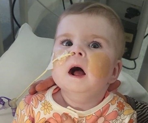 Morre bebê britânica após decisão judicial de desligar os aparelhos