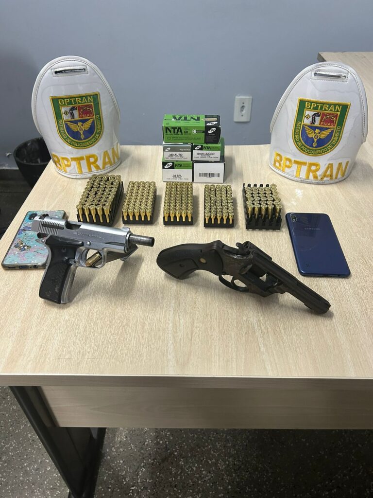 Jovens são presos com pistolas e mais de duzentas munições em Manaus