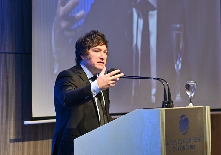 Em discurso, Milei promete acabar com a decadência da Argentina: “Vamos virar a página”