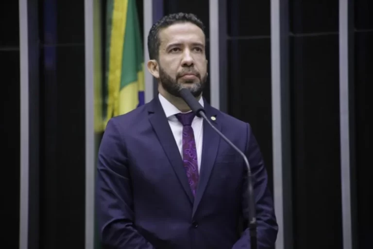 Com recurso inédito da oposição, Janones enfrenta novo capítulo em acusação de “rachadinha” na Câmara