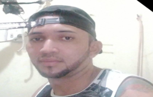 Homem é assassinado com tiros à queima-roupa em frente da esposa, em Manaus