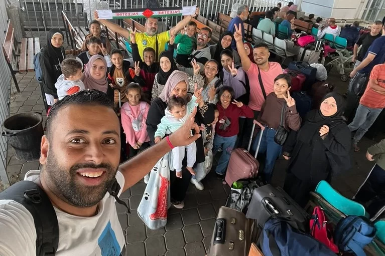 Aeronave com brasileiros repatriados chega em Brasília