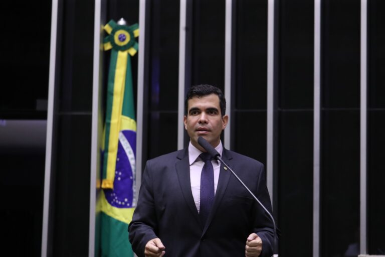 Deputado propõe CPI para investigar uso indevido de Bolsa Família em sites de apostas