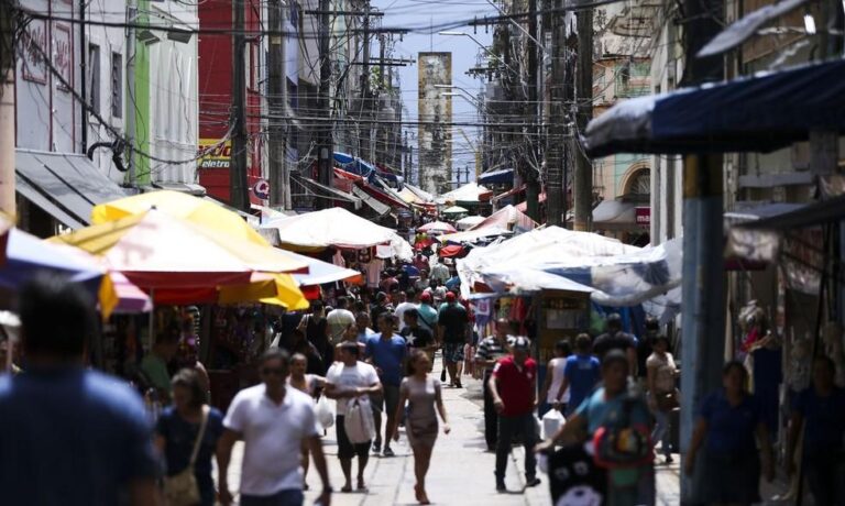 Black Friday: 93% dos consumidores pretendem ir às compras, revela pesquisa Fecomércio AM