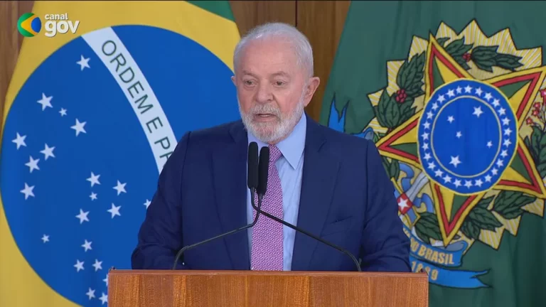 Lula assina decreto para GLO em portos e aeroportos de SP e RJ