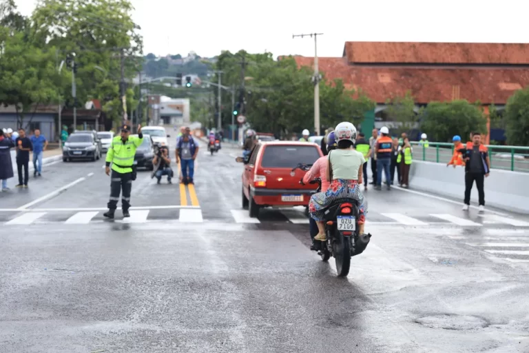 Rua Barão do Rio Branco é liberada para veículos em Manaus