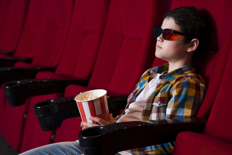 Cinema de Manaus oferece sessões adaptadas para crianças com autismo