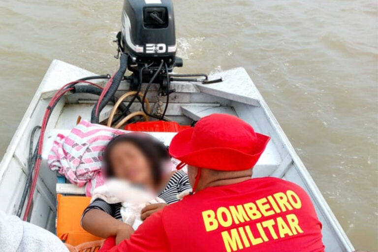 Mulher dá à luz dentro de bote no meio do rio Solimões, em Coari