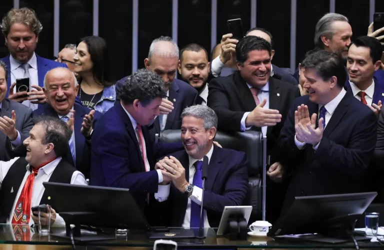 Reforma Tributária é aprovada na CCJ do Senado; texto vai ao plenário