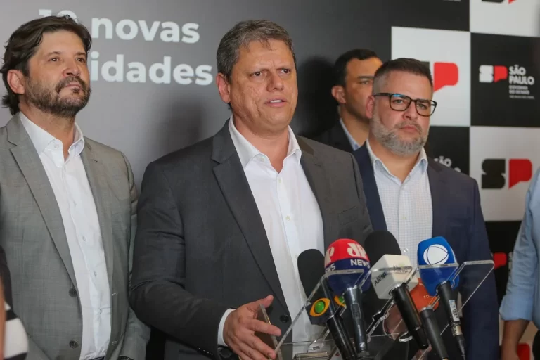 “Indisciplina e insubordinação”, diz Tarcísio sobre greve em SP