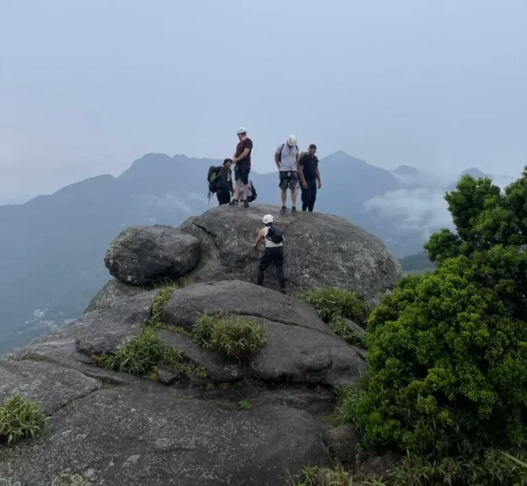 VÍDEO: Turista grava momento em que raio cai e mata guia durante passeio