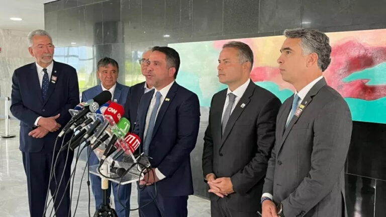 Em reunião com Lula, aliados de Calheiros e Lira não chegam a acordo sobre crise de mina