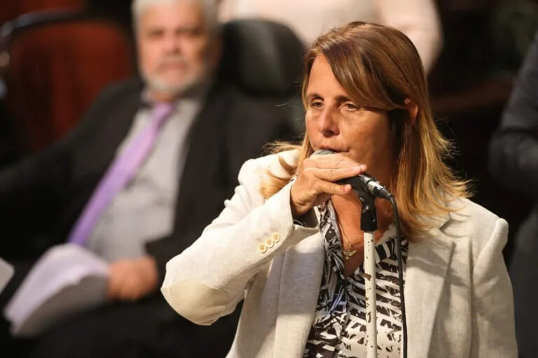 Deputada no RJ é afastada do cargo por suspeita de ligação com milícia