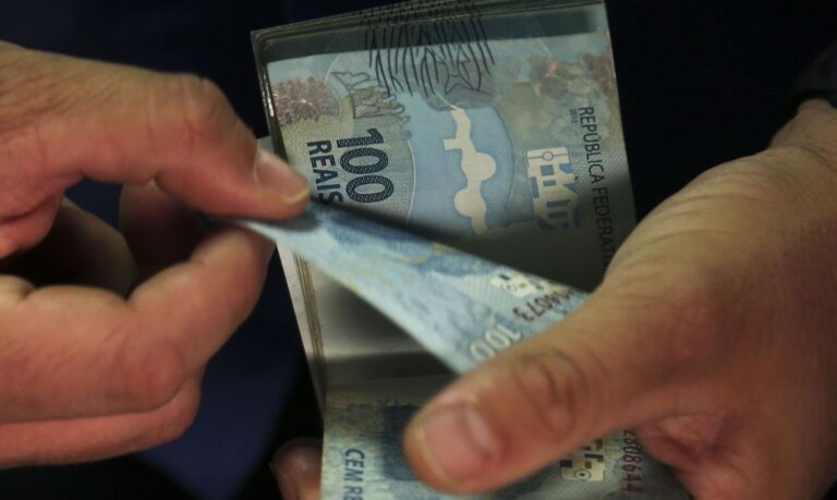 Primeira parcela do 13º salário dos servidores do Estado começa a ser paga hoje (23)