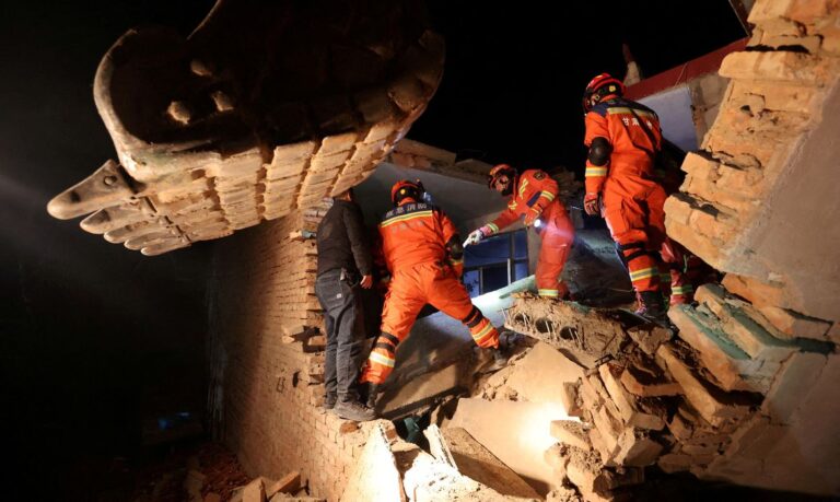 Corpos dos últimos dois desaparecidos após terremoto na China são encontrados