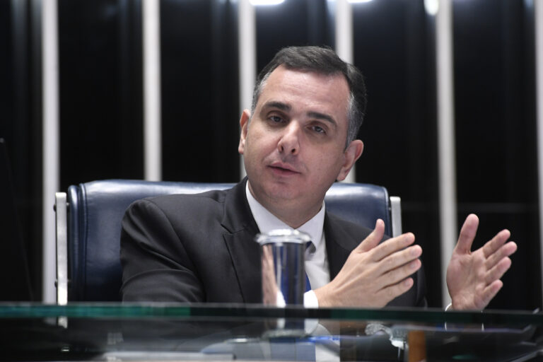 Rodrigo Pacheco vê Fundo Eleitoral de R$ 4,9 bilhões como “exagero” e diz que vai tentar derrubá-lo