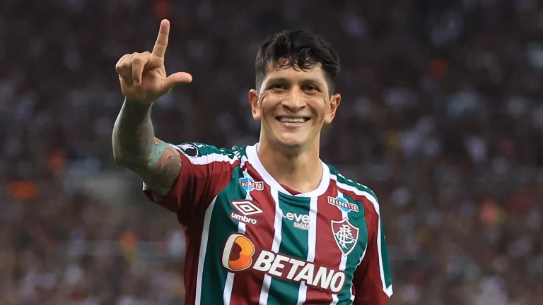 Cano é eleito “Rei da América” e Diniz é escolhido melhor técnico do continente