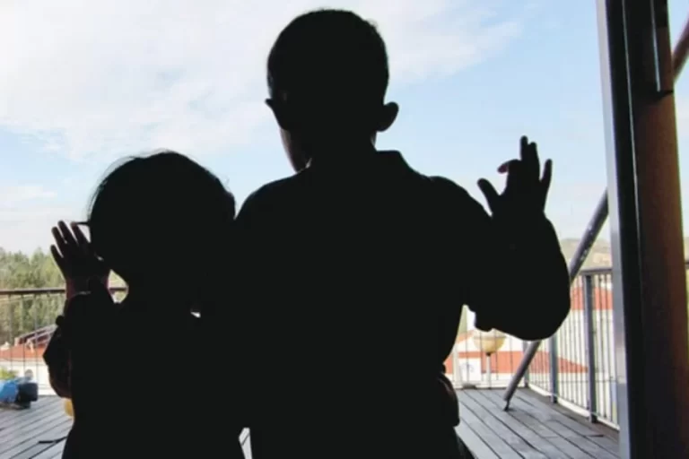 Homem é preso após dançar nu para crianças em MS