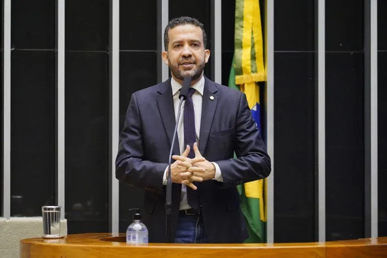 Fux abre inquérito para investigar Janones por suspeita de “rachadinha”