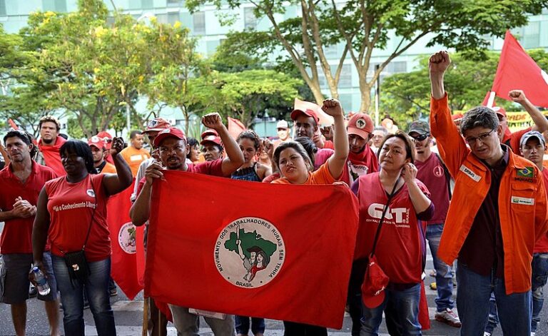 Governo avalia ampliar plano de reforma agrária para amenizar atrito com o MST