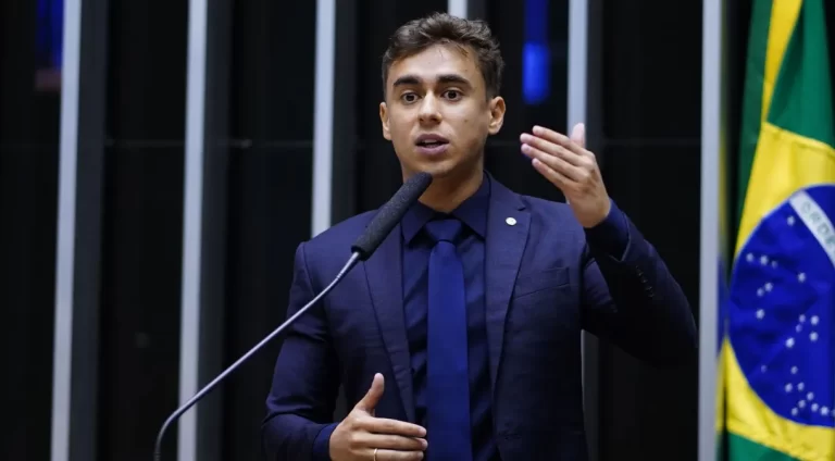 Nikolas Ferreira ganha força nas redes sociais após briga com Janones