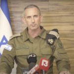 Porta-voz do Exército de Israel durante pronunciamento no qual disse que militares mataram três reféns por engano