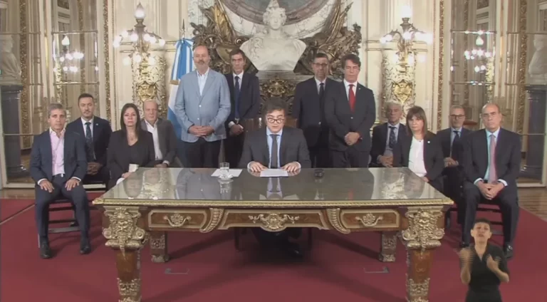 Justiça da Argentina aceita 1ª ação contra Milei devido a “megadecreto”