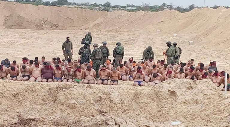 Homens são detidos por militares de Israel e obrigados a ficar de roupa íntima