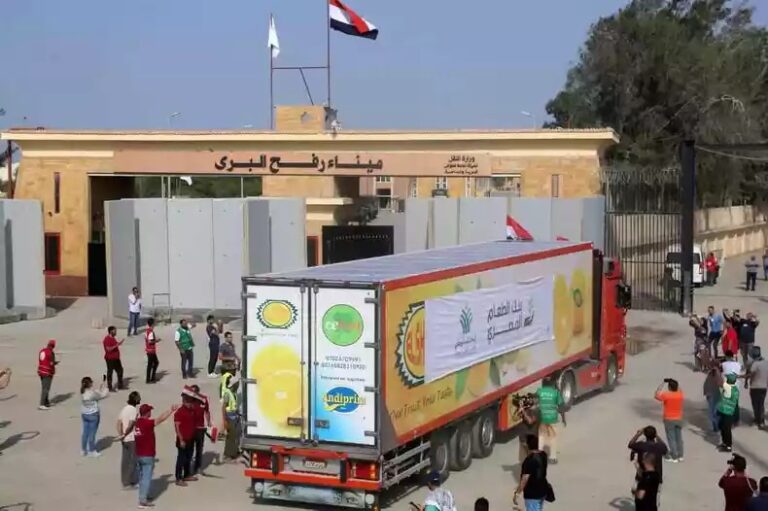 Gaza recebe 61 caminhões de ajuda humanitária, incluindo combustível e gás de cozinha