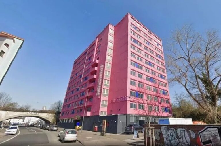ALEMANHA: O maior bordel do mundo é cor de rosa