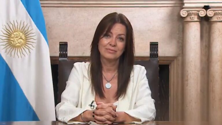 Ministra da Argentina ameaça corte de benefícios de manifestantes