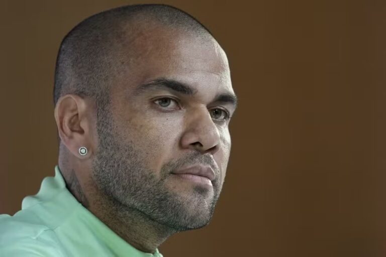 Daniel Alves tem julgamento por crime sexual marcado na Espanha