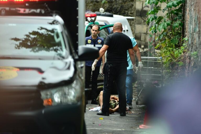 Corpo de homem é encontrado dentro de carrinho de supermercado em Manaus