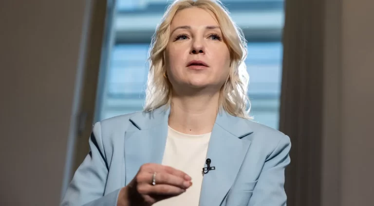 Candidata impedida de concorrer contra Putin entra com recurso