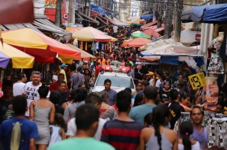 Saiba como será o horário especial do comércio no Natal e Ano Novo em Manaus