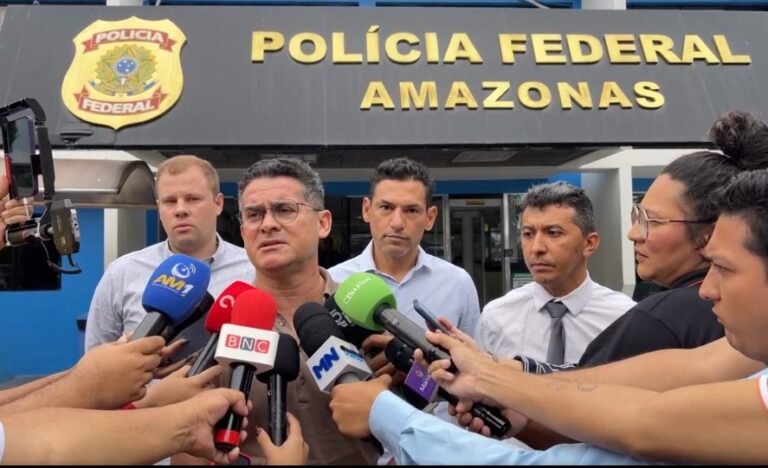 ‘É uma armação para me colocarem contra os professores’, diz David Almeida sobre áudio fake