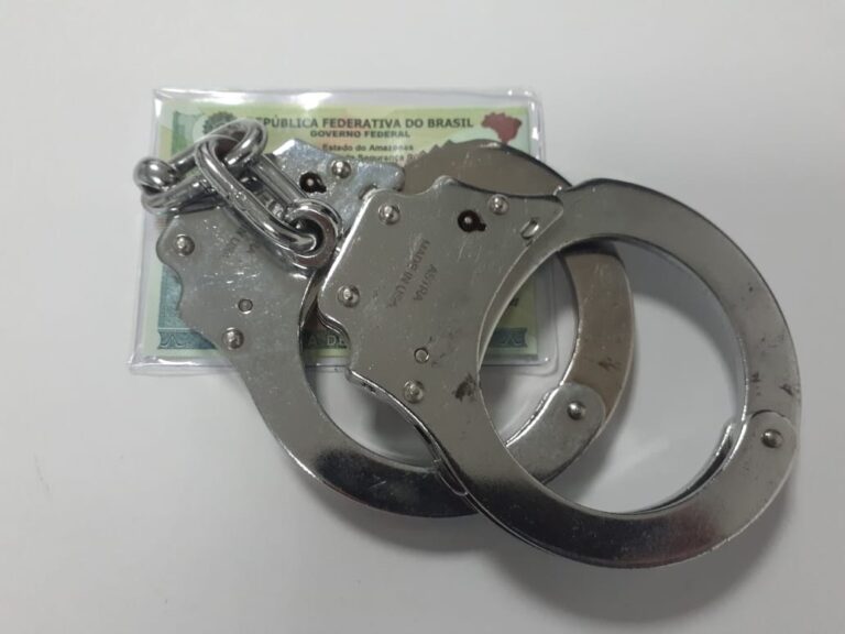 Homem procurado por roubo é preso após solicitar nova CIN