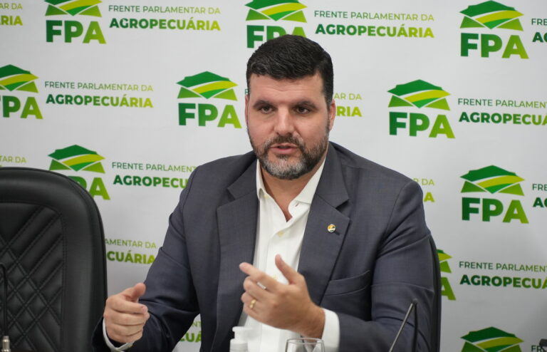 Ruralistas articulam derrubar veto de Lula sobre lei dos agrotóxicos