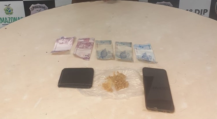 Homens são presos com drogas e arma de fogo em Manaus