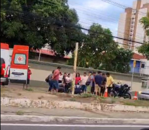 VÍDEO: Acidente em avenida de Manaus deixa um ferido e trânsito congestionado