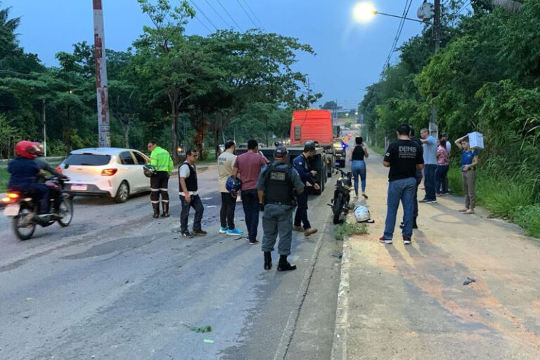 Motociclista morre esmagado por carreta na zona Centro-Sul de Manaus Motociclista morre esmagado por carreta na zona Centro-Sul de Manaus