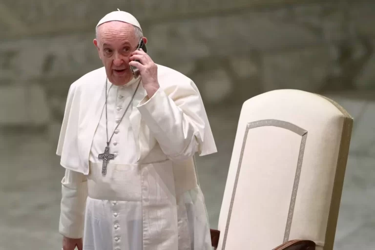 Mensagem de Natal: Papa Francisco relembra sofrimento em guerras