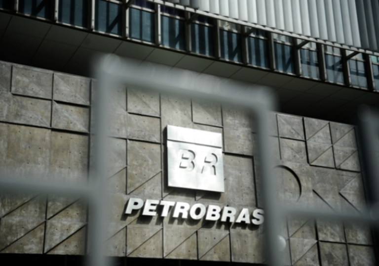Petrobras faz concurso para nível técnico com salário de R$ 5,8 mil Petrobras faz concurso para nível técnico com salário de R$ 5,8 mil