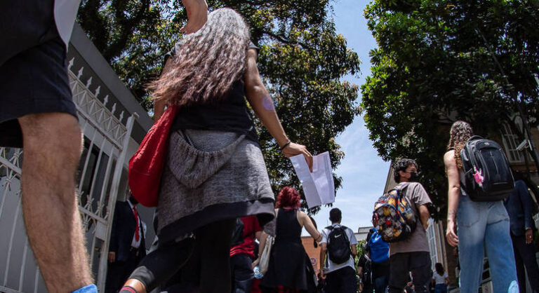 ENEM 2023: População em situação de rua é tema de redação na reaplicação do exame