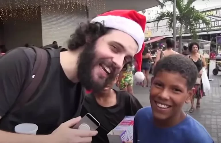 “Valeu natalina”: Família de jovem que viralizou pede indenização por direito de imagem
