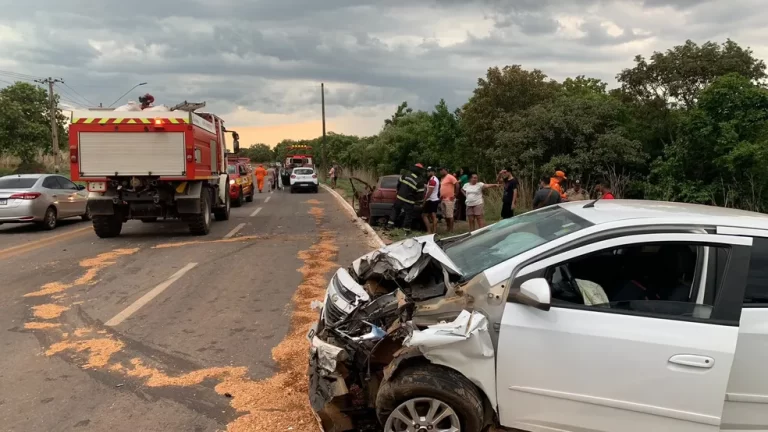 VÍDEO: Carro entra na contramão, provoca acidente e deixa um morto, em Palmas