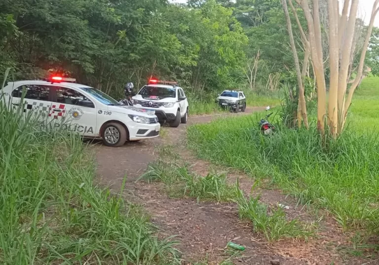Vestida de noiva, mulher é encontrada morta em rodovia no interior de SP